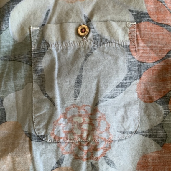 Vissla Short Sleeve Men's Button Down Shirt Size Large, Fits like a medium - Picture 4 of 12